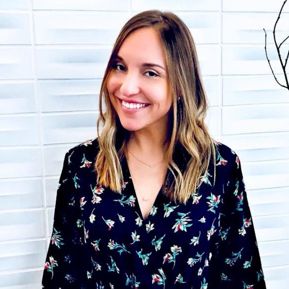 Meet your Posher, Karina - Picture 3 of 5